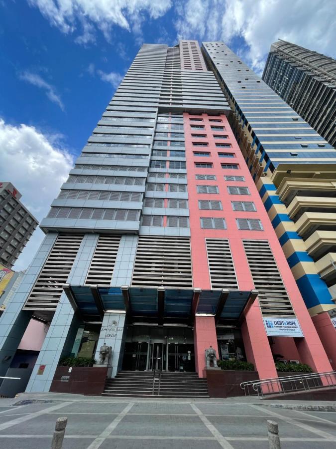 Pearl Of The Orient Tower, In Front Of Us Embassy Apartment Manila Bagian luar foto